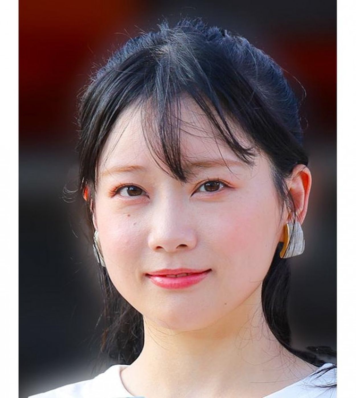 見えちゃいそうだよ”…重盛さと美、ミニ丈パンツから伸びる生足