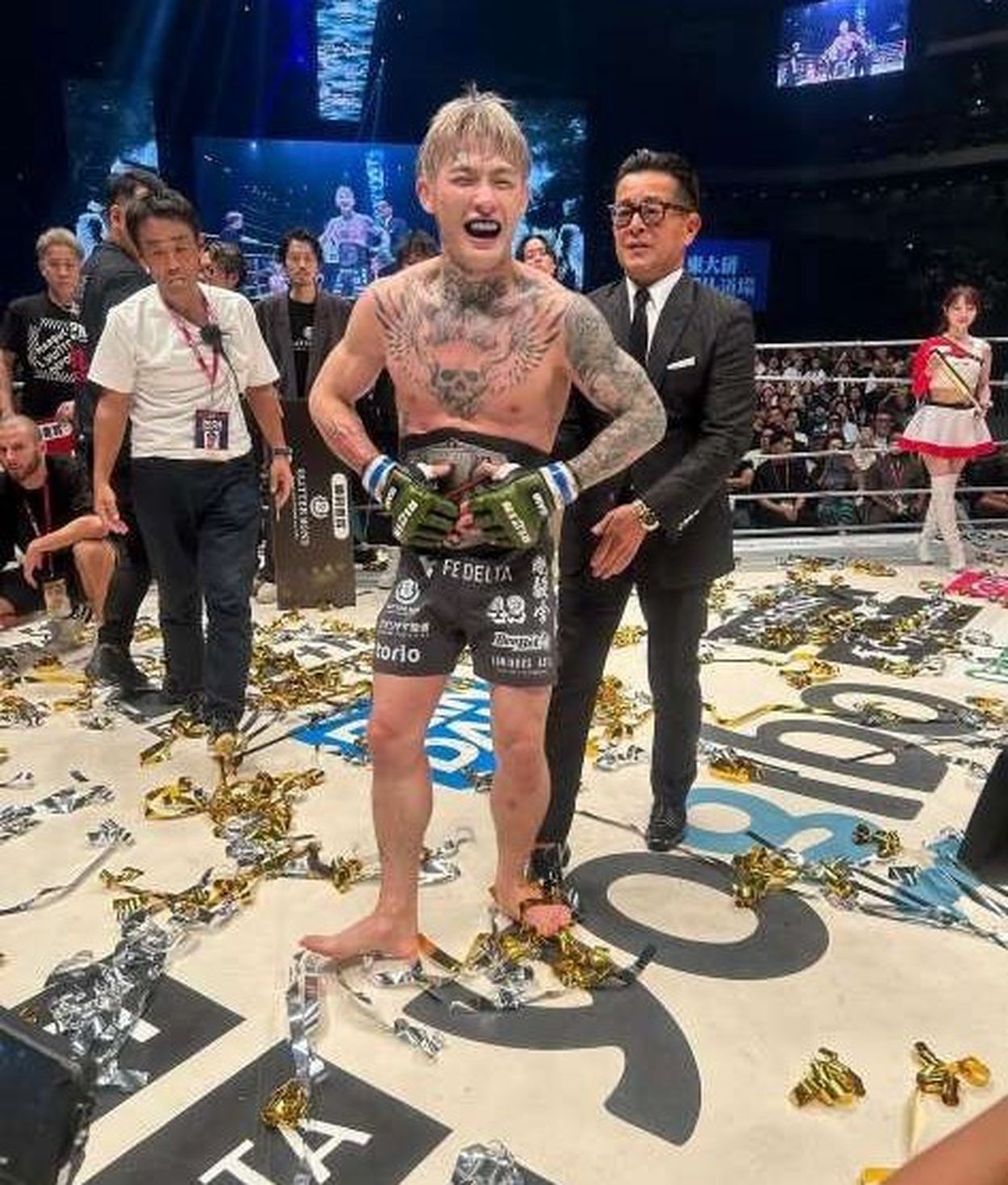 超RIZIN.3｣TKO勝利の平本蓮、リング上で満面の笑みを浮かべた