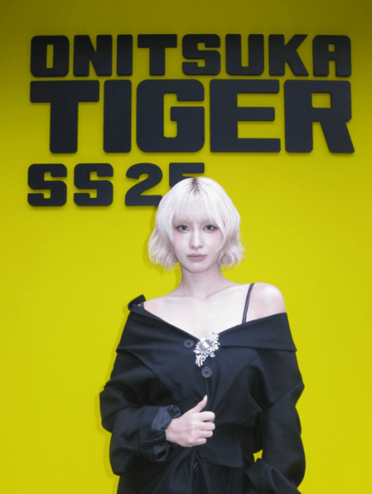 TWICE・モモ「コート着崩し胸元あらわ」ショットでファン魅了！(スポーツブル) - goo ニュース