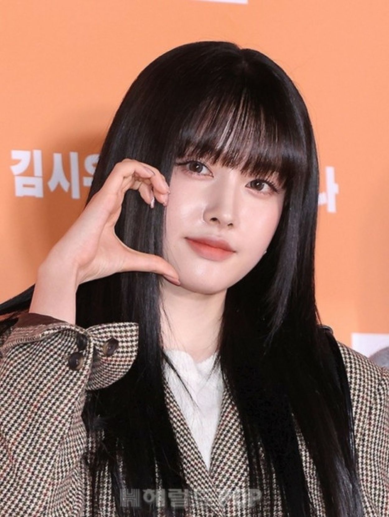 STAYC」ユン、デビュー初のサバイバルメンター活躍…「たくさん