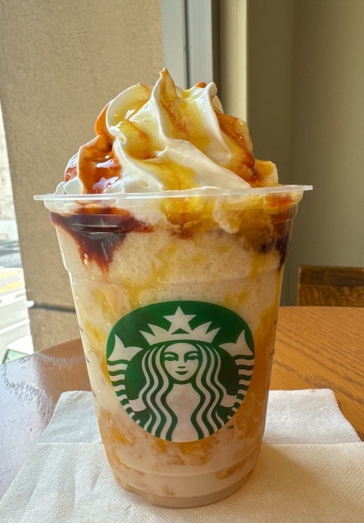 スタバ新作レポ】まさに“火を吹くような”辛さで汗が止まらない