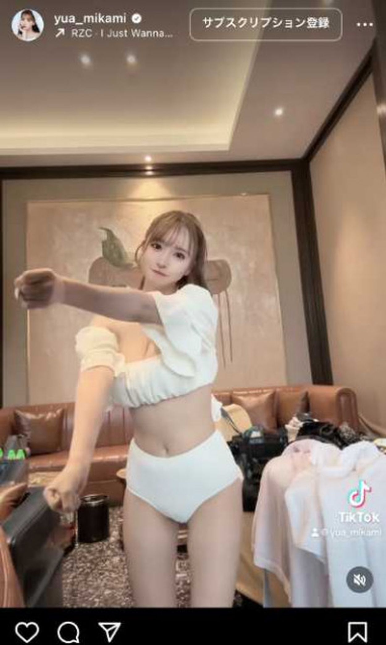 三上悠亜、白のオフショルダーの水着でダンスする動画に大反響「可愛すぎる」(DailyNewsOnline) - goo ニュース