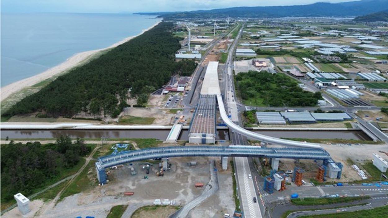 山陰道の“全通”遠のく 鳥取県最後の区間が開通時期「見直し」 地中から“障害物ゴロゴロ!?”(乗りものニュース) - goo ニュース