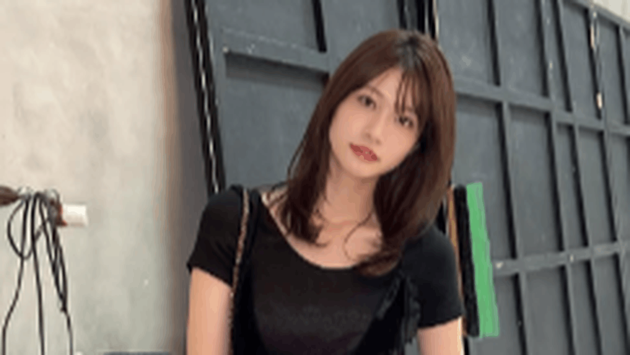 めるる、等身大19歳の無邪気な“生見愛瑠”を撮り下ろし：『WHITE