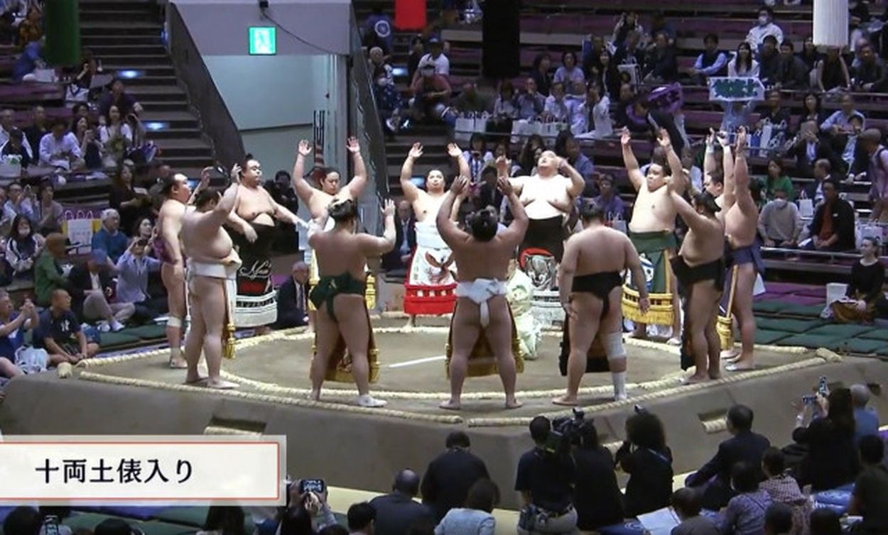 白星発進の大関貴景勝 土俵入りでは「ジェラート ピケ」のかわい