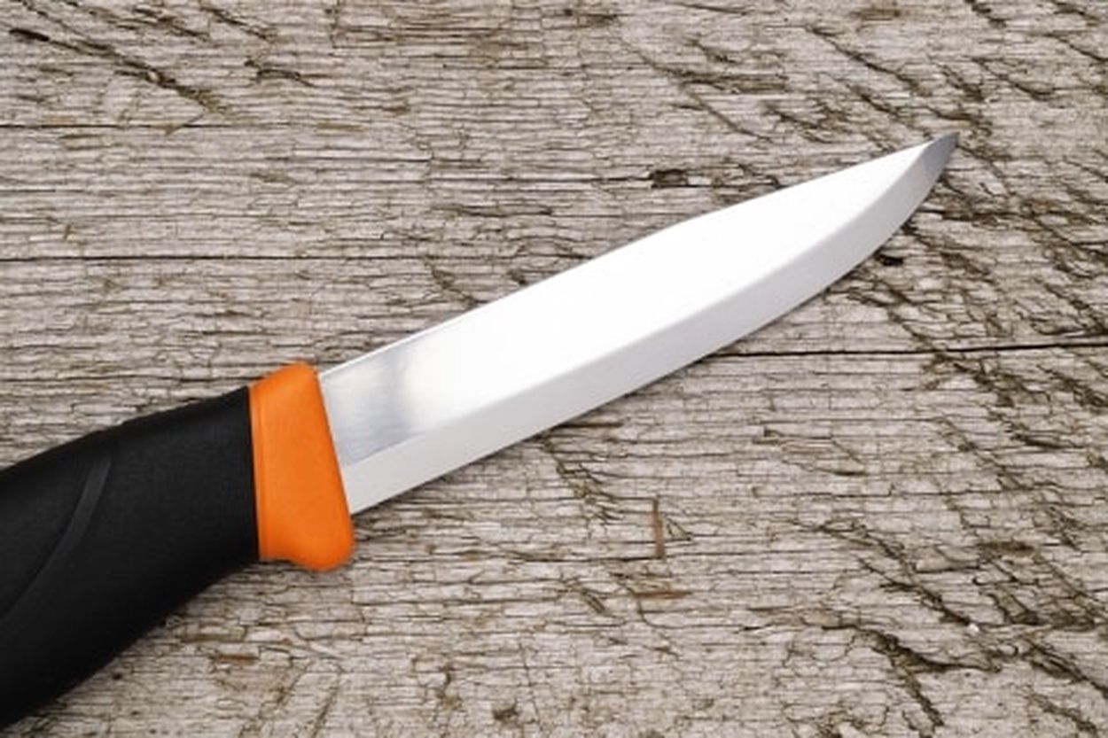 メーカー直送】 日本刀の脇差を加工して作ったサバイバルナイフです 