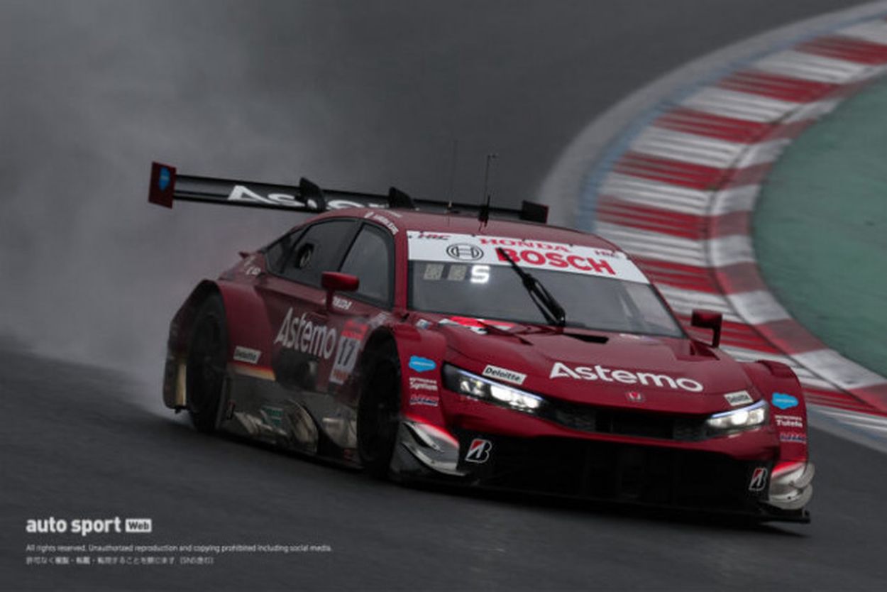 GT500ルーキー小出峻が雨のアタックでトップタイム。スーパーGT