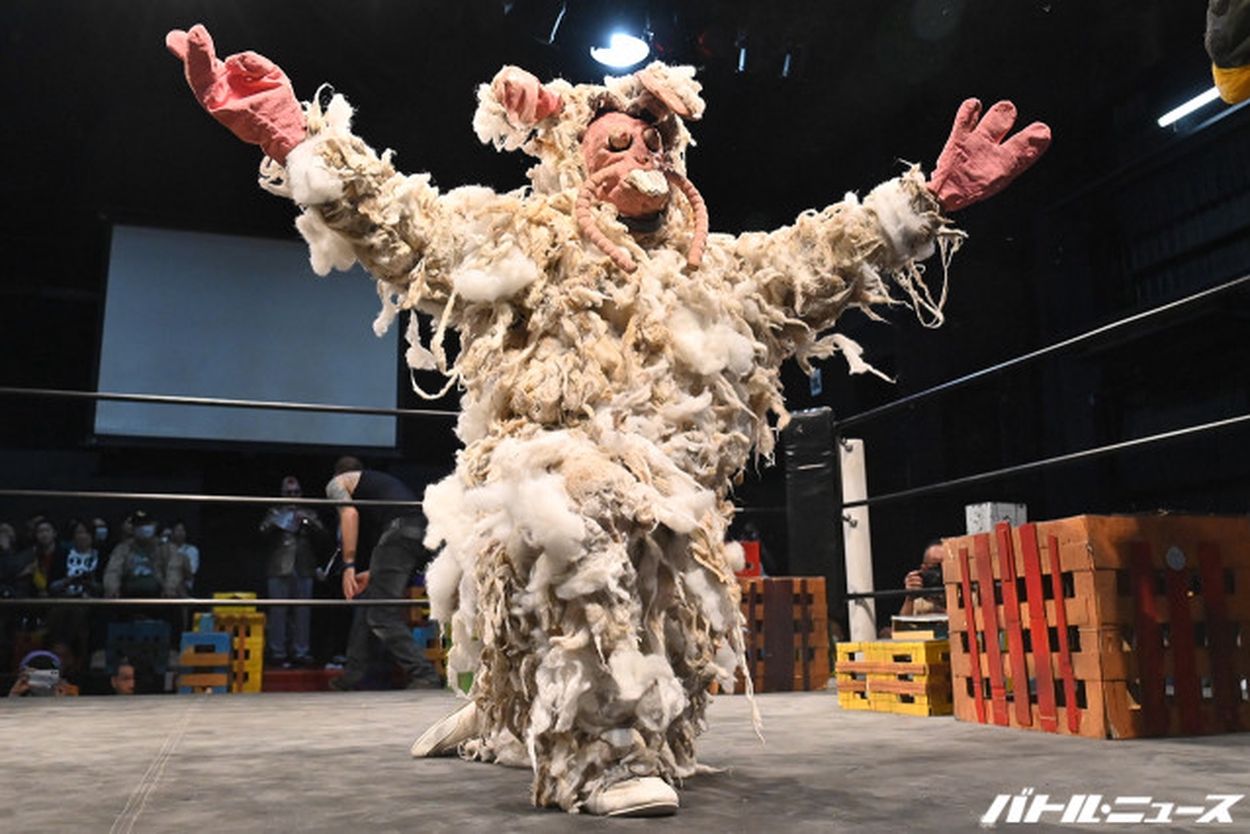 【訃報】怪獣ビッグバトルのダストバニーことチャールズ“フアン・ジェレミー”さんが試合後に急逝  アメリカへ連れ帰るために遺族がクラウドファンディングを実施(バトル・ニュース) - goo ニュース