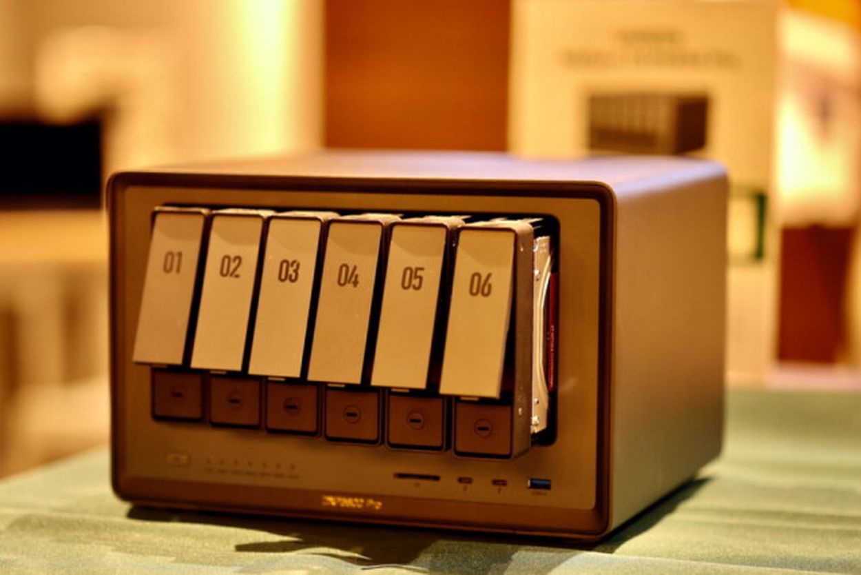 NASに興味のなかった人のためのNAS』【UGREEN NASync DXP4800