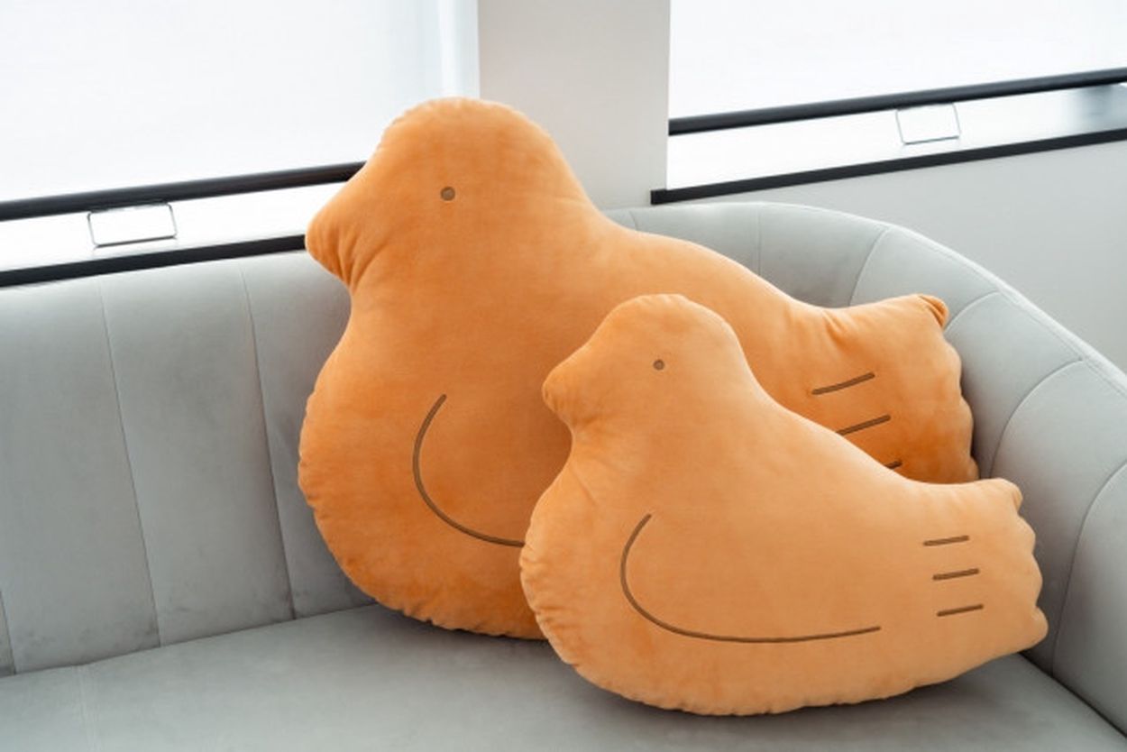 豊島屋「鳩サブレー」がふんわりクッションに、「鳩ッション