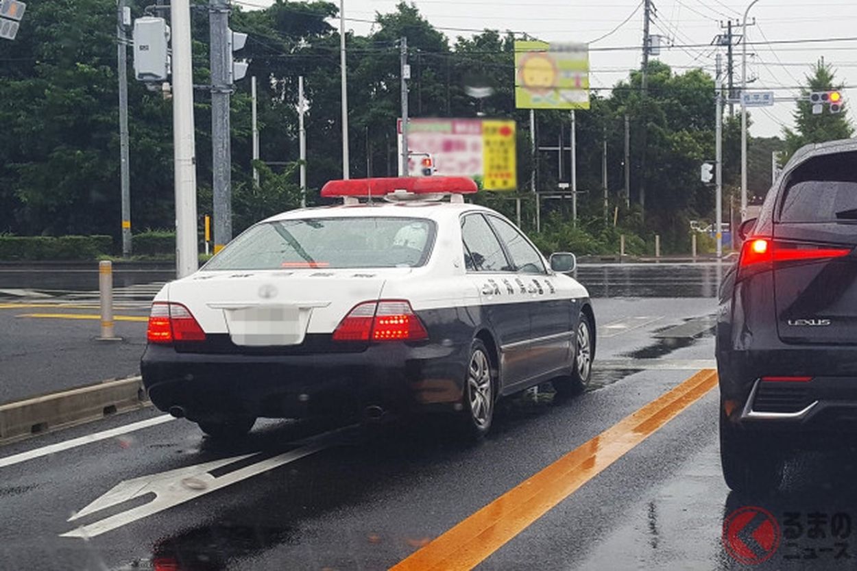 前を走るパトカー」追い越して問題ない？ 「ドキドキする…」 “赤いランプ”には要注意!? 元警察官が解説！(くるまのニュース) - goo ニュース