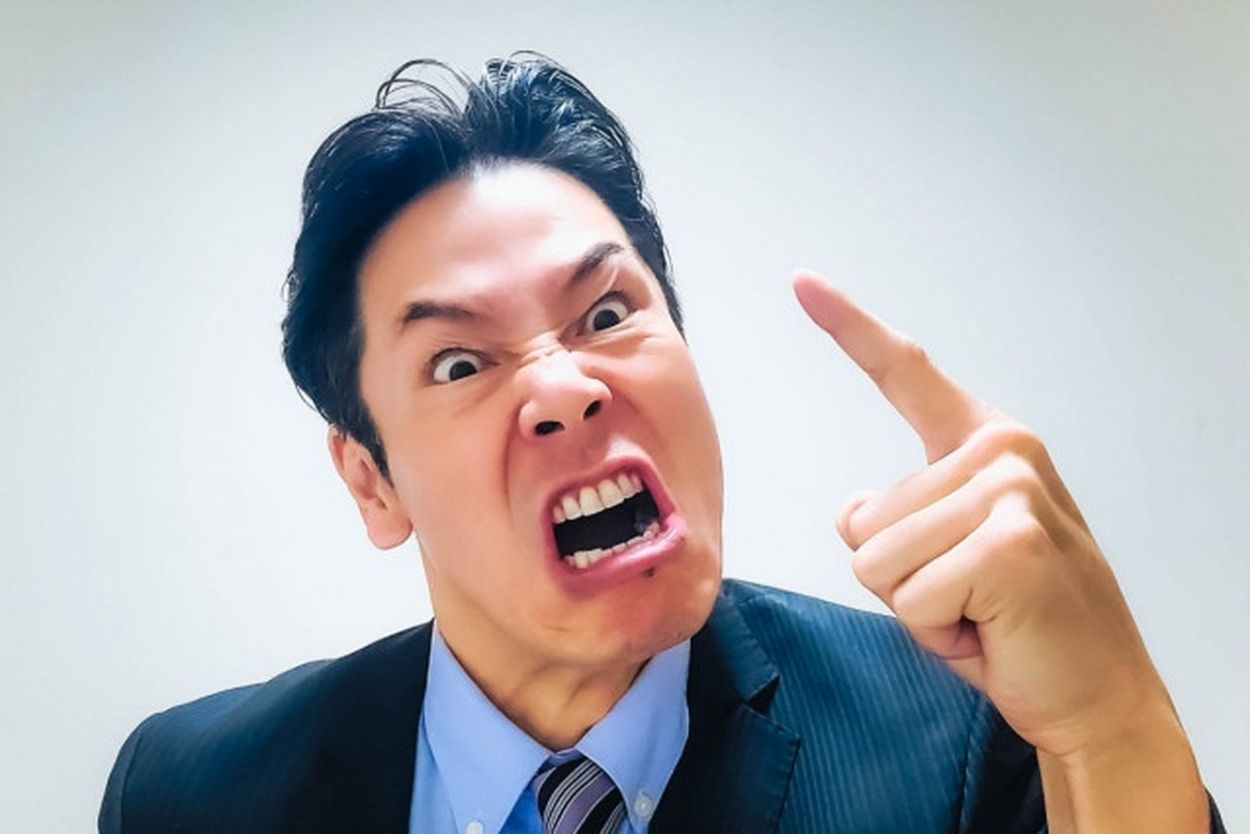祝開店！大放出セール開催中 あっちの店は30万値引きしただろ！」高圧的な“値切り交渉”の末に ダイエットドリンク
