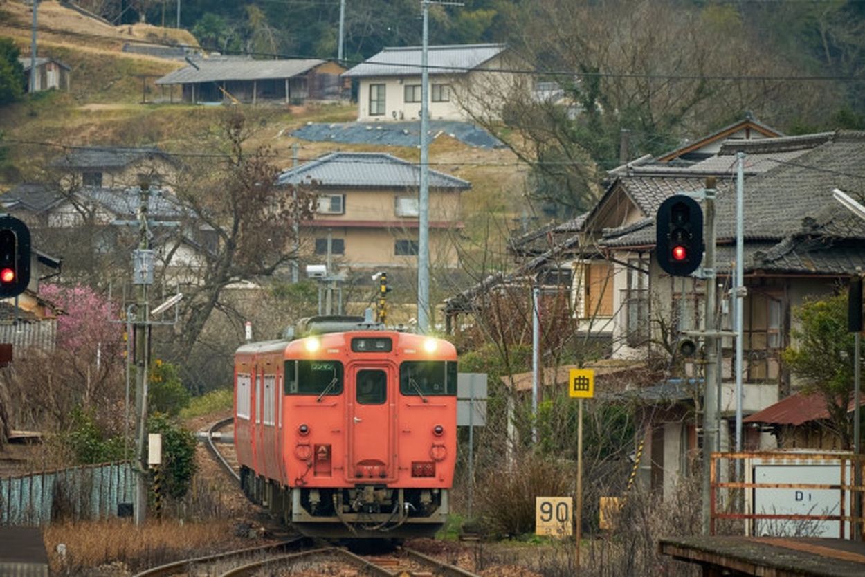 木造駅舎の宝庫・津山線と因美線をなつかしの国鉄型車両でめぐる！(さんたつ by 散歩の達人) - goo ニュース