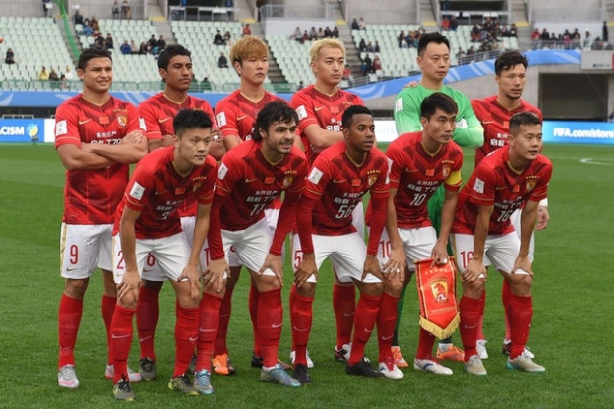 広州恒大支給品 市販なしサッカーベンチコート スポーツ