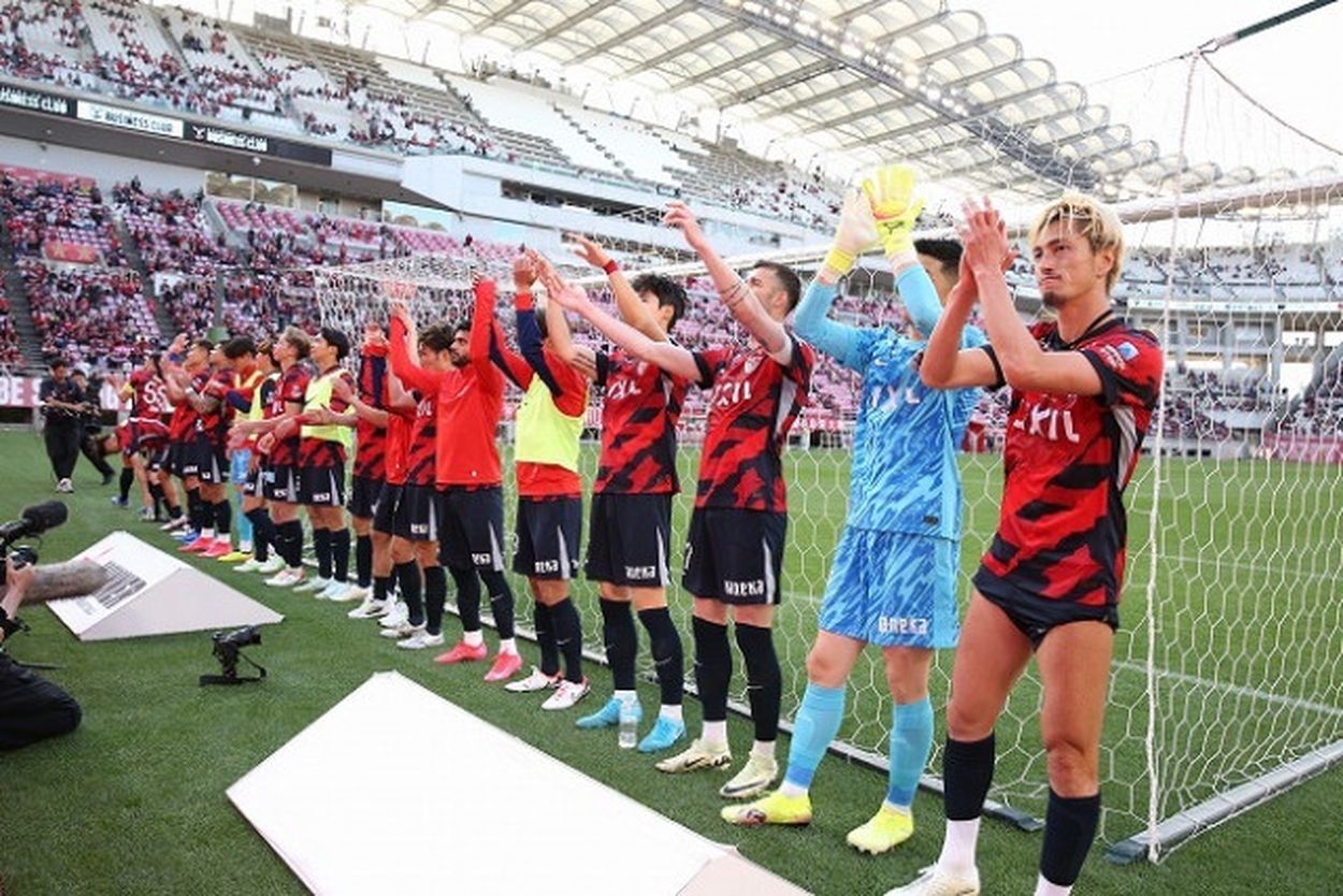 特価 4連敗後の4連勝。覇権奪回へ首位を走る“新生・鹿島”復調の裏に サッカー