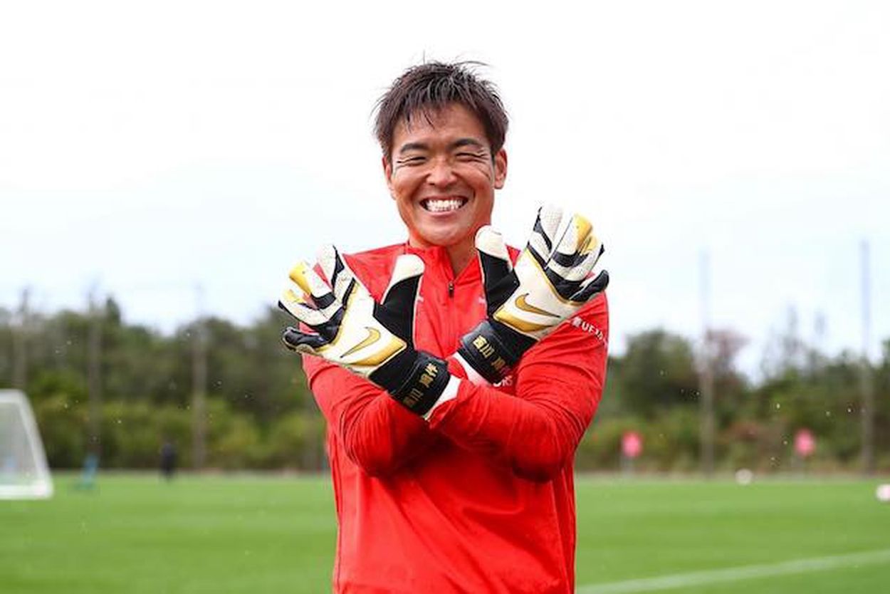 浦和レッズ・西川周作、新しいグローブに満面の笑み⚽️🧤(スポーツ