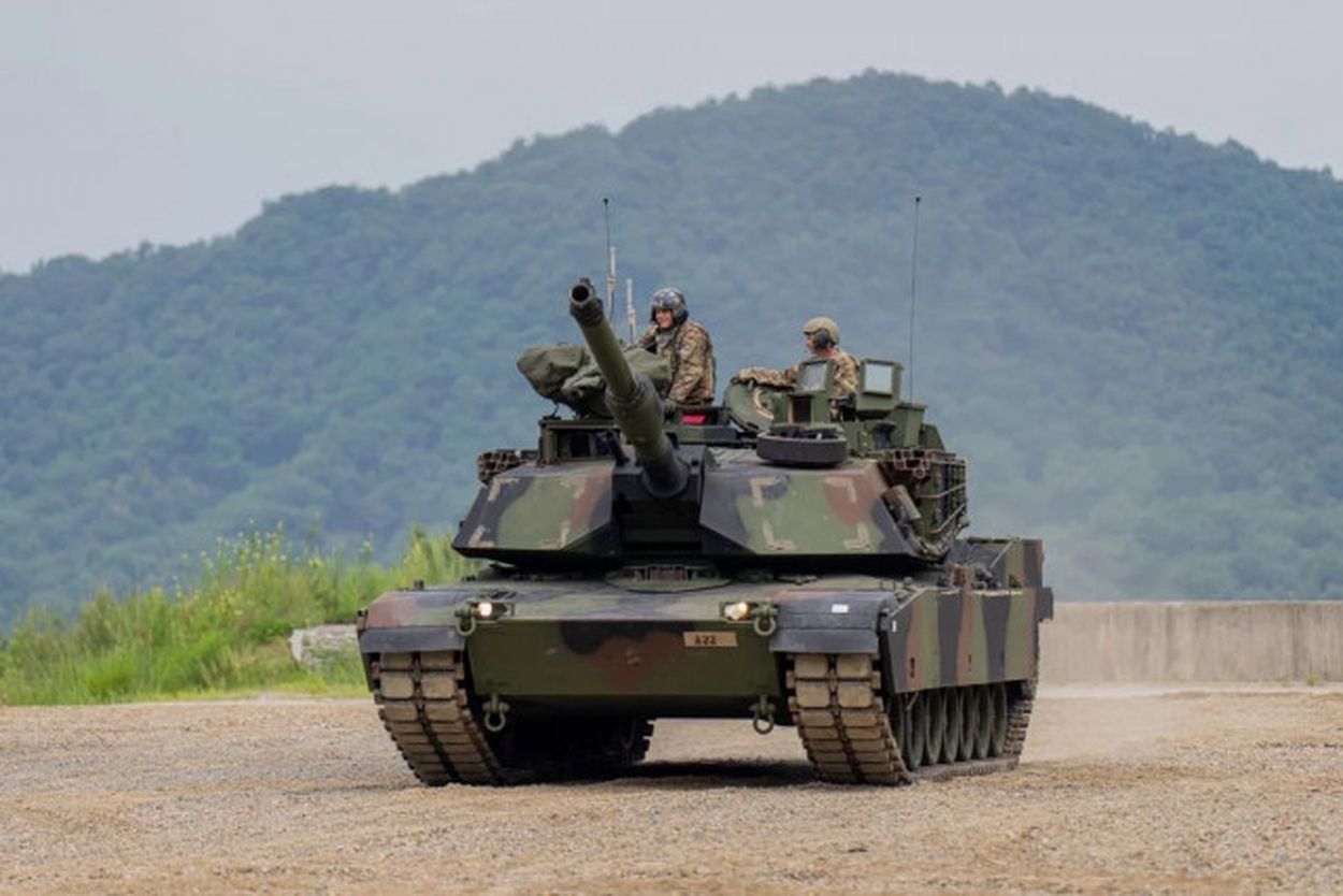 世界最強戦車」台湾に到着！ 島国でどう使う？ エイブラムスが