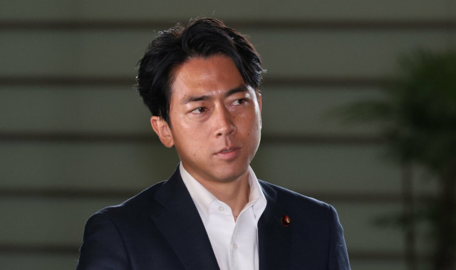 未熟な小泉進次郎氏がポスト岸田の本命と言われる理由　鍵を握る菅義偉前首相が持つ4枚のカード