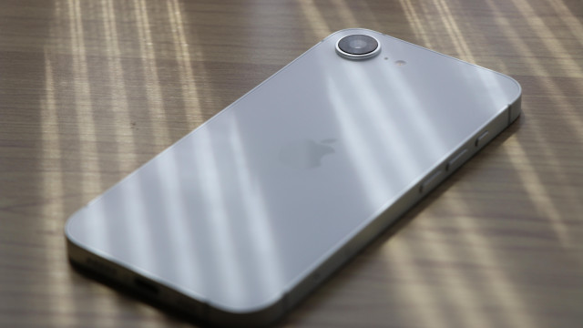 Beyond imagination] Unboxing review of the iPhone 16e