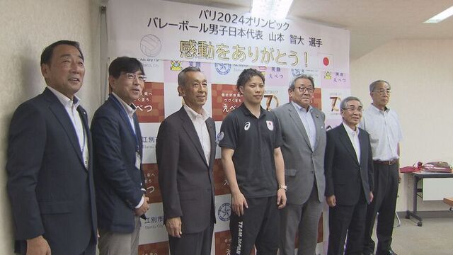 パリ五輪バレーボール　山本選手　地元・江別市に凱旋　市長を表敬