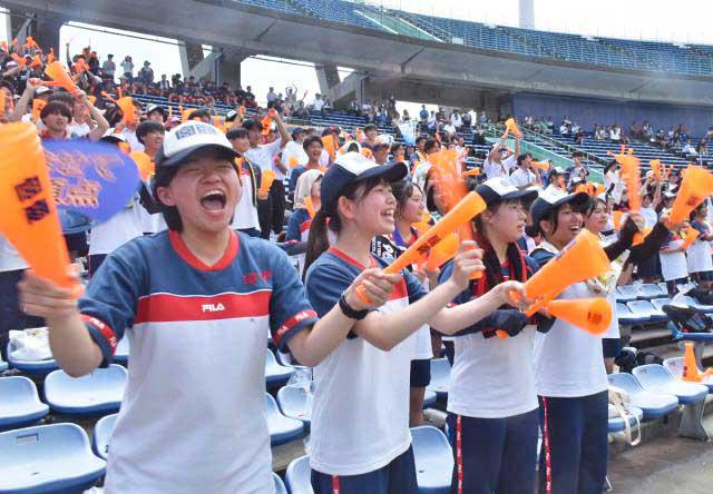 好勝負 精いっぱい声援　宮崎商業３年ぶり甲子園へ