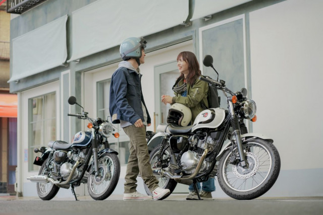 トップガンの赤黒＆ZXRカラー!! カワサキの「ニンジャ」40周年