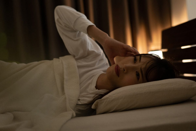 夜に眠れない…「不眠症」の可能性も　放置するとうつ病リスク増　精神科医が教える原因＆受診目安