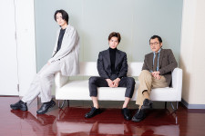 吉田鋼太郎が新たに演出する『ハムレット』について、ハムレット役・柿澤勇人とフォーティンブラス役・豊田裕大と共に意気込みを語る