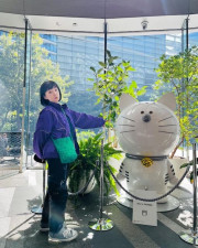 ホラン千秋が国民的人気ロボットとツーショット「おにいちゃんもどきにご挨拶」