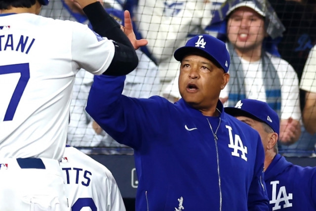 米専門誌がロバーツ監督を今季の最優秀監督に選出！ 通算勝率.627で現役１位「投手の怪我に悩まされながら球界最高の成績を残した」(THE  DIGEST) - goo ニュース