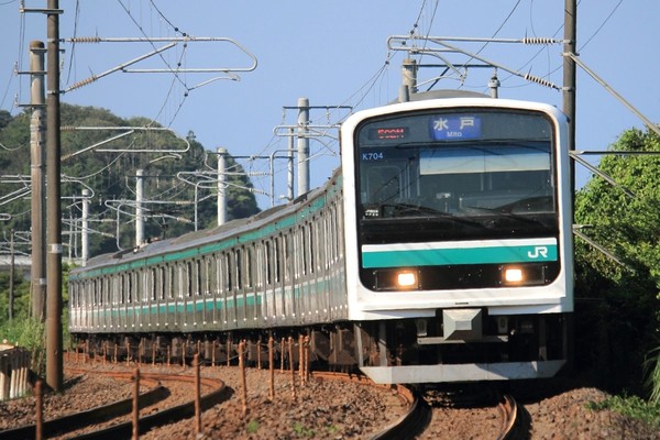 E501系、約4年ぶりにJR水戸線へ イベント列車化で車内にはテーブル 
