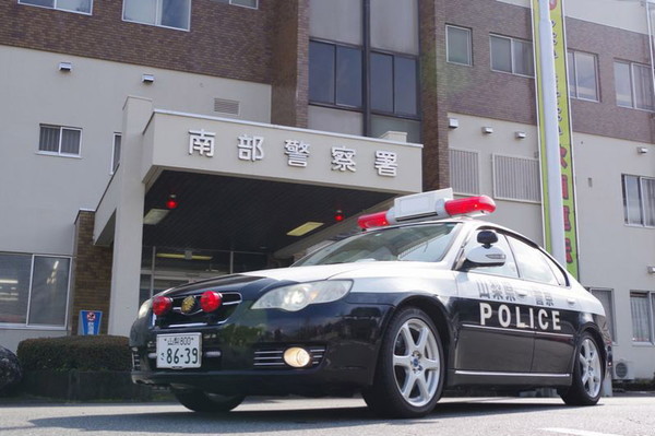 交通取締の飛び道具付き「レガシィ」パトカー山梨県警から引退へ いまや希少な“ボクサー6”(乗りものニュース) - goo ニュース