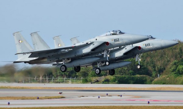 自衛隊が「初確認の中国軍機」を撮影！尾翼は“V字”型 防衛省が
