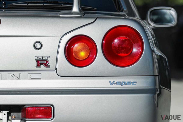 えっ走行距離2万キロ台!? それも完全ノーマル車！ 25年前の日産「R34スカイラインGT-R」Vスペックを海外で発見  気になるお値段とは(VAGUE) - goo ニュース