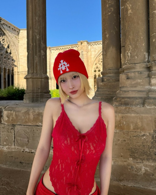 「TWICE」モモ、”破格”を超えた衝撃ファッション…アイドルなのにこんなに 「グラマー」(WoW!Korea) - goo ニュース