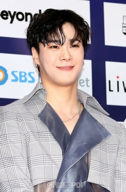 ASTRO ムンビン＆ユンサナ、ユニット活動ではダークに変身